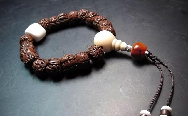 100元的莲花盘成了飞碟？藏式手串了解一下！