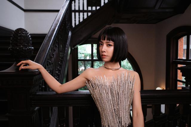 蔡依林星闪抹胸皮裙干练酷飒