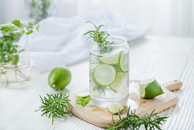 老年人要远离玉米？医生劝告：不想住进医院，要少吃这4种食物