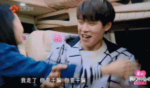 魏大勋让李沁开车，看看李沁掏出了什么？直接把魏大勋吓蒙了