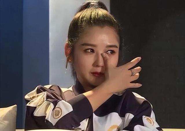 有一种差距叫释小龙何洁分手，13年后一个身价过亿，一个捉襟见肘