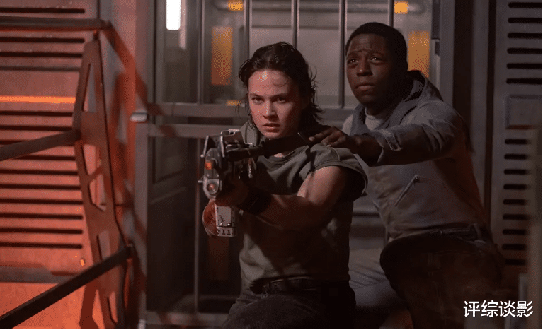 热议！8岁孩子看《异形：夺命舰》被吓坏，家长投诉影城