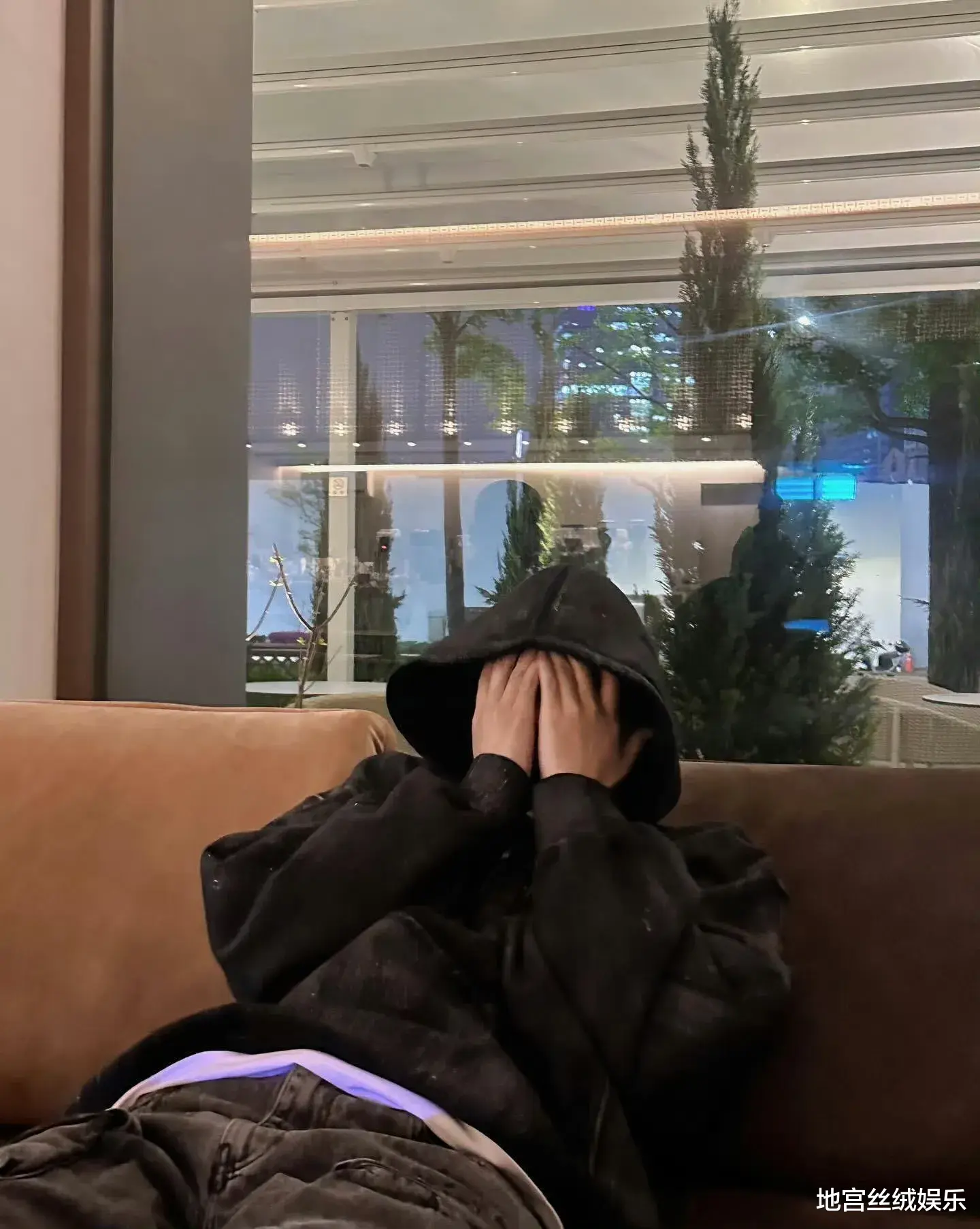 李敏镐肿成馒头,双下巴掉起来,仿佛一个大胖小子,完全认不出了