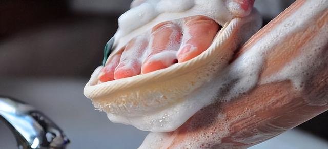 洗澡搓下来的“泥”越多，洗得越干净，这是真的吗？