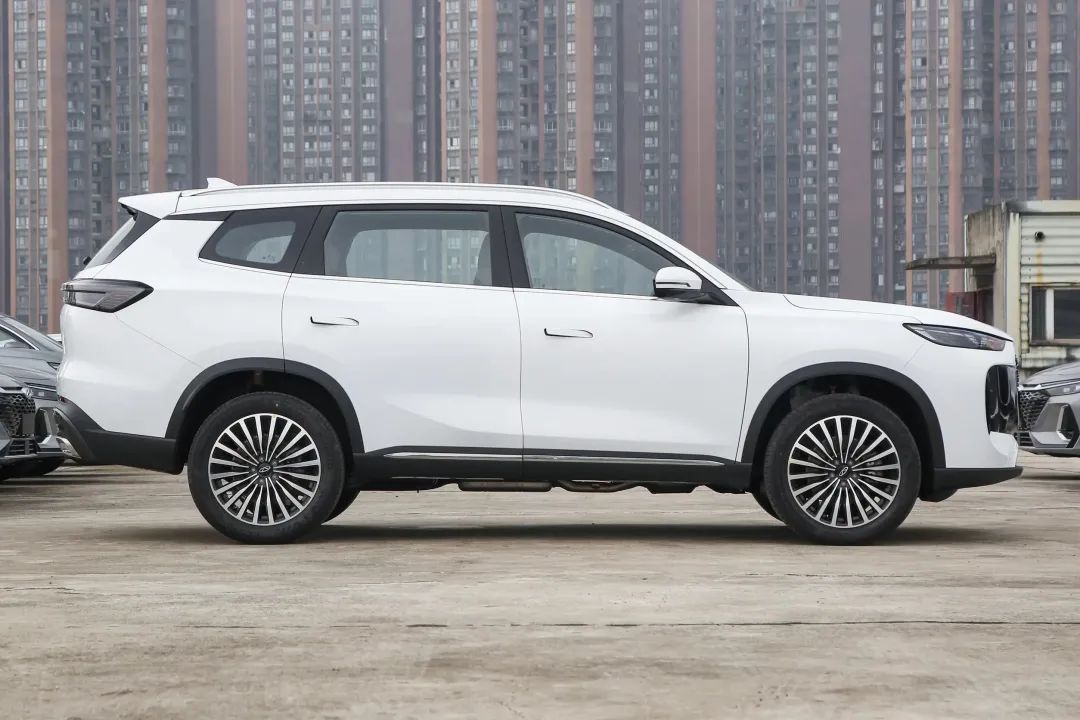 奇瑞被低估的SUV，降至9万多，比瑞虎8漂亮，254马力+8AT，真厚道