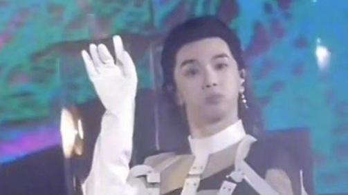 华晨宇演唱会震碎肾结石，粉丝称看完后腿不瘸了，来姨妈也不痛了