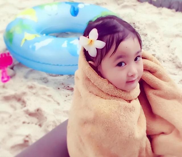 爸爸去哪儿|《爸爸去哪儿》11年，11位星二代变化真大，富养的女儿气质真出众