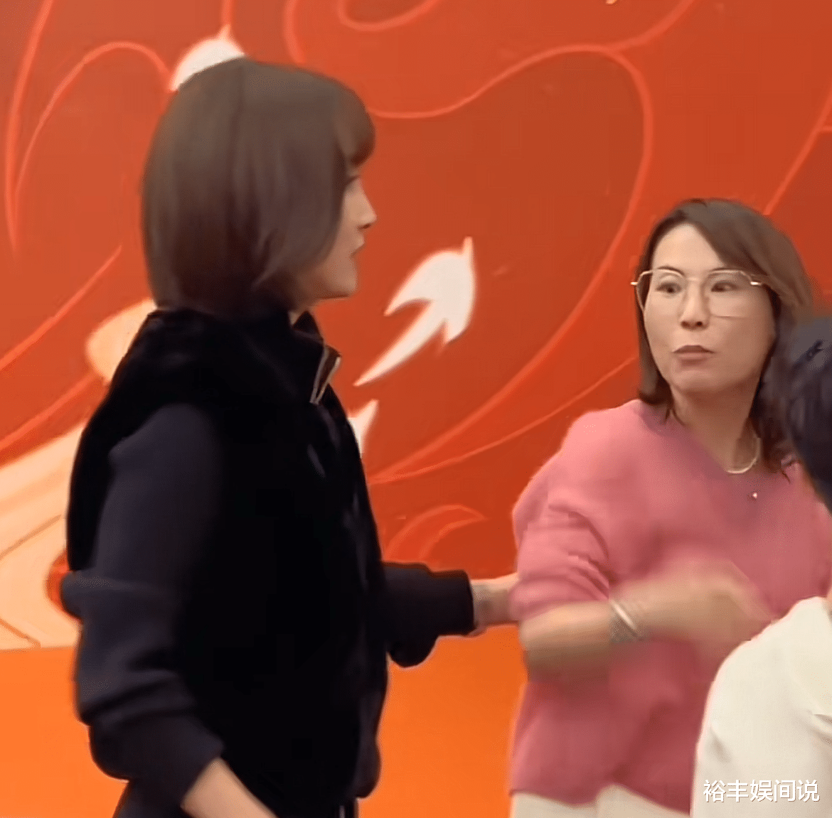 吴京携全家为父亲过80岁大寿!老爷子满头黑发,小儿子情商被赞高