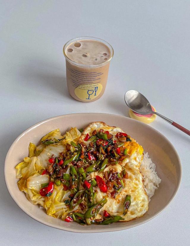 夏天又热又忙，午餐可以像我这样做，简单炒一炒，营养又美味