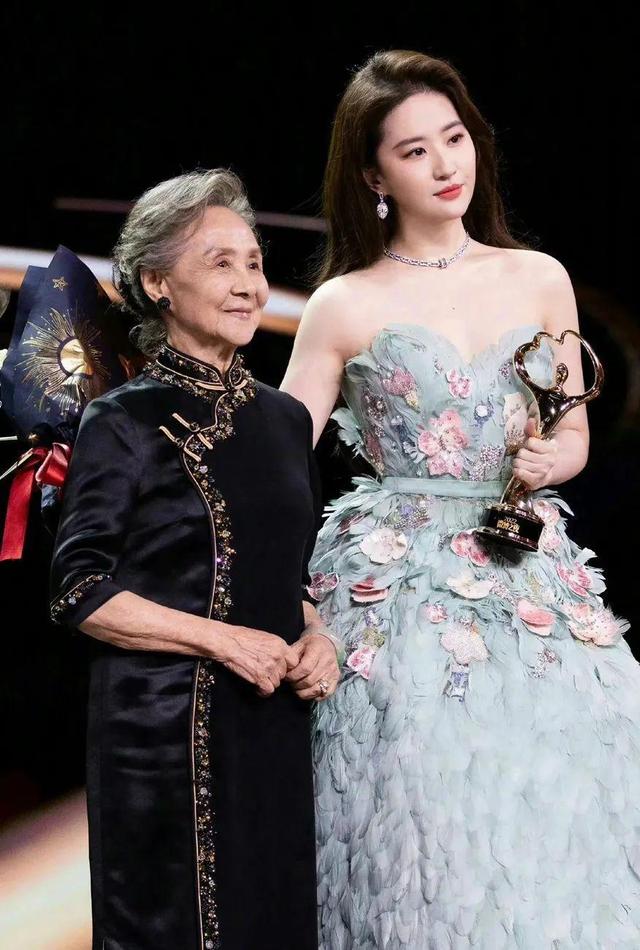 22位年近100岁还健在的老戏骨，卢海鹏太可怜，莫大先生已102岁