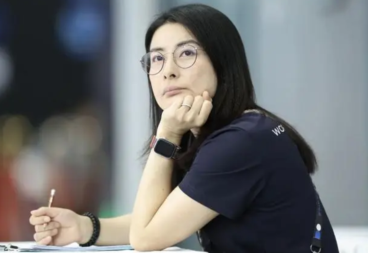 郭晶晶又给霍家长脸了,大佬看到她纷纷起立,网友:这才是大女主