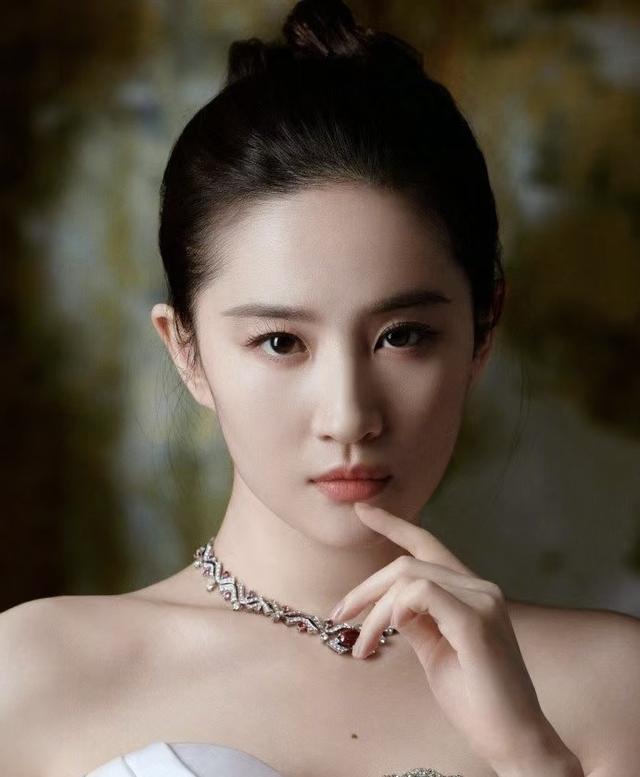 都说鹅蛋脸显圆润其实最富贵 这4位鹅蛋脸女星真的个顶个的貌美