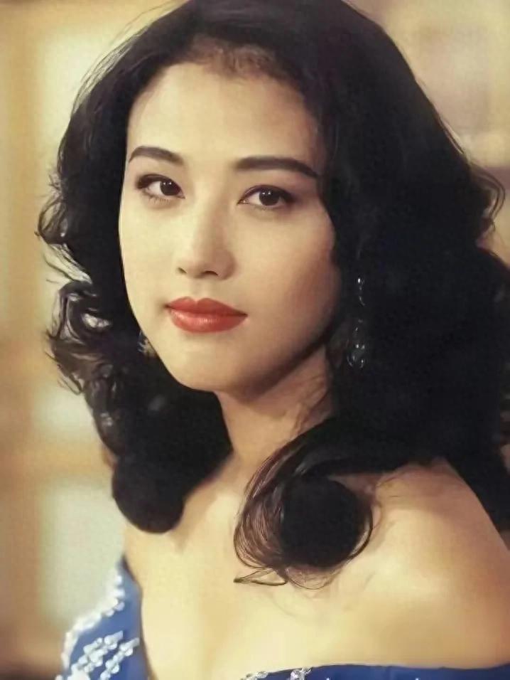 周海媚算不算顶级大美人?看看她和陈红、周慧敏合照就有答案了