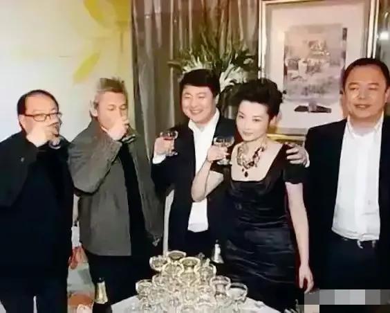 爆料!于冬金巧巧离婚,儿女抚养权疑归女方,更多细节即将揭晓