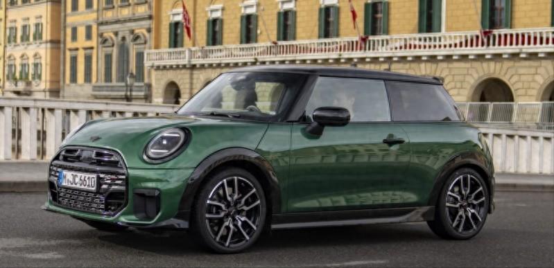 搭载2.0T+6.6秒破百，全新Mini Cooper S JCW正式亮相