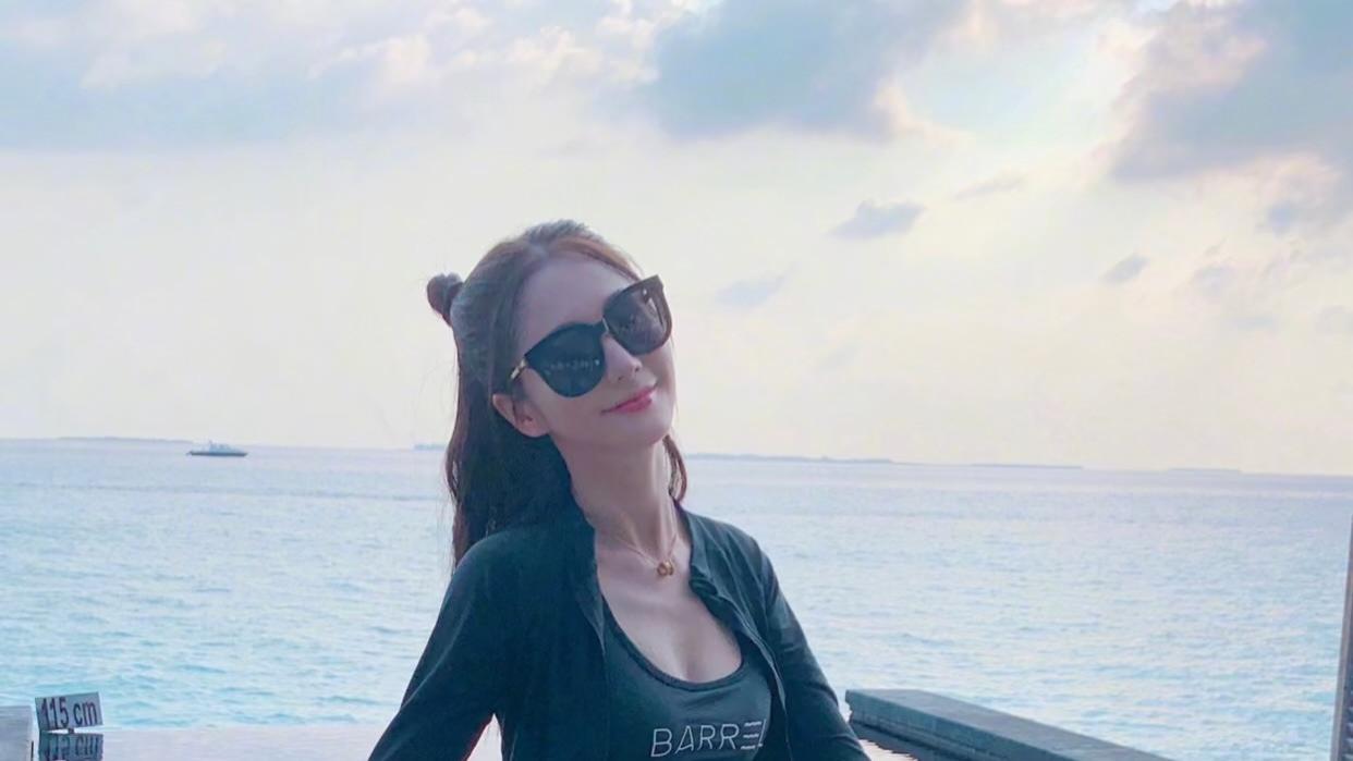 蓝心妍的一组大长腿写真图集