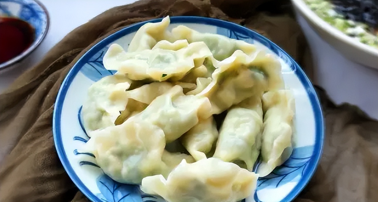 这菜全身是宝，可惜却被当野草！春天上火多吃点，包饺子真鲜嫩！