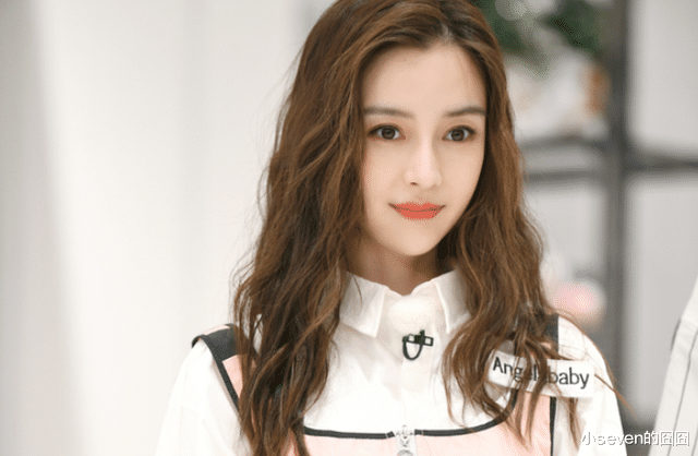 叶珂线下生图曝光,和媒体上照片差好多,网友:小明哥是真的饿