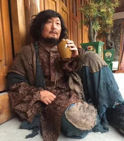 知名演员车祸离世,妻子即将生产却失去丈夫,孩子面临无父之痛