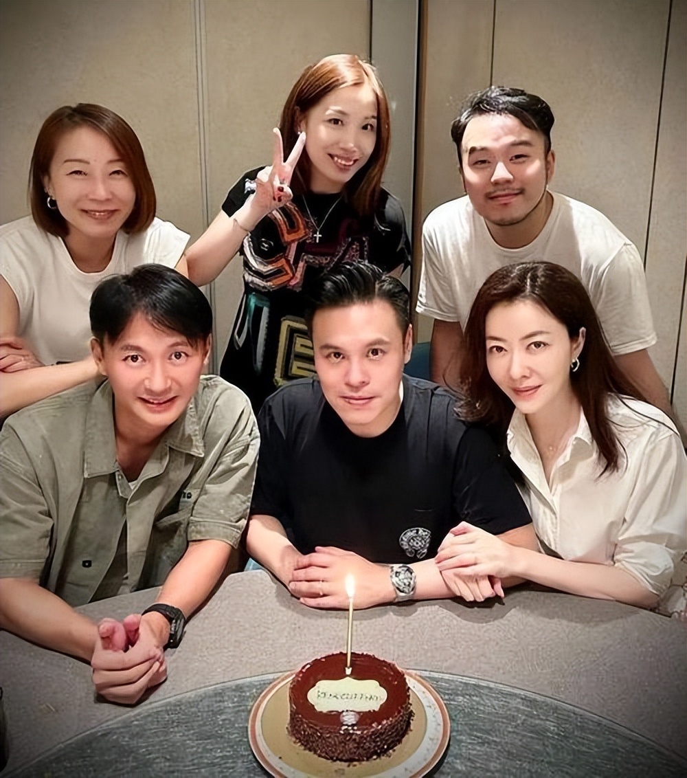 熊黛林为夫庆生,幸福溢于言表