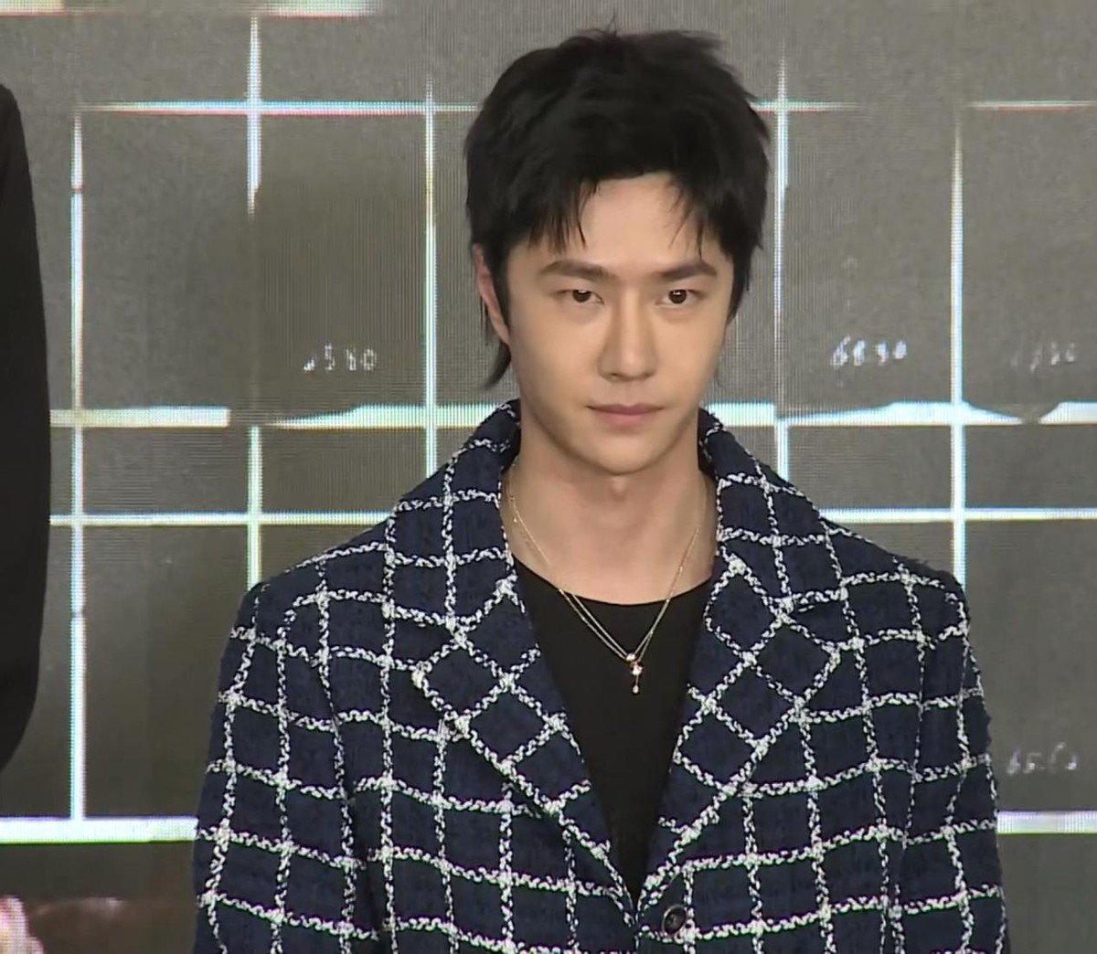 《追风者》见面会：王一博不戴帽子了，王阳变嫩了，李沁的腿杀疯了