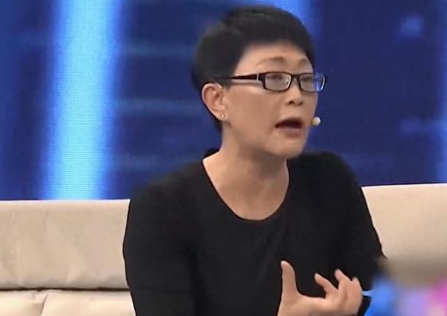 戴志诚和杨蕾离婚多年了,他们的生活相差太大