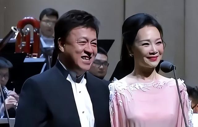 吕薇|她被誉为军中花仙子,连续15年上春晚,男友患癌离世,53岁仍单身