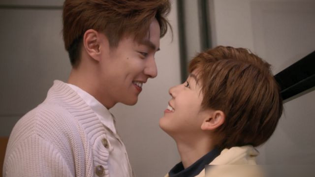 《总有大佬想娶我》：浪漫邂逅与权力游戏的现代童话