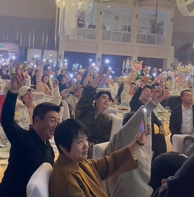 郭德纲外甥王九龙大婚！你以为只有伴郎团豪华？看座位表就明白了