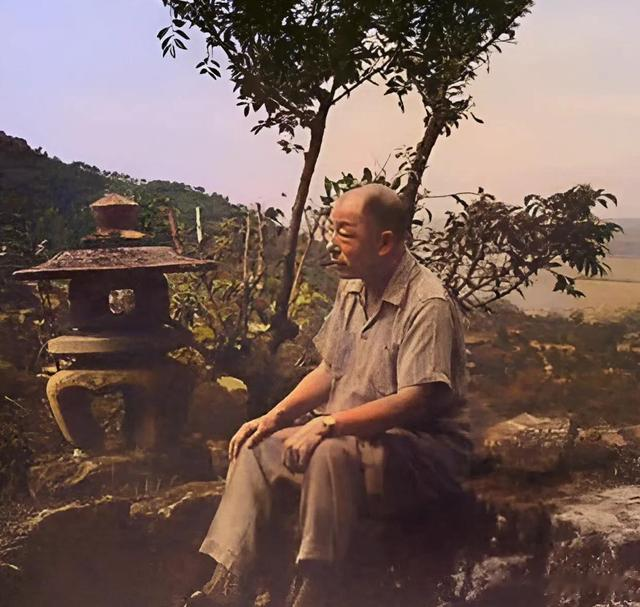 幽禁期间，张学良和夫人赵一荻罕见留影，可以看出他们的真实颜值