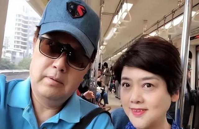 干净男演员王伟平:25岁成名,结婚40年无绯闻,如今女儿比他红