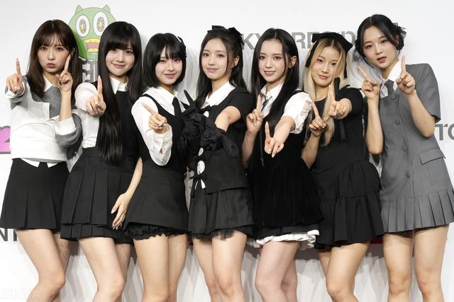 韩国女团MADEIN成员短裙很整齐,站在一起真的很美