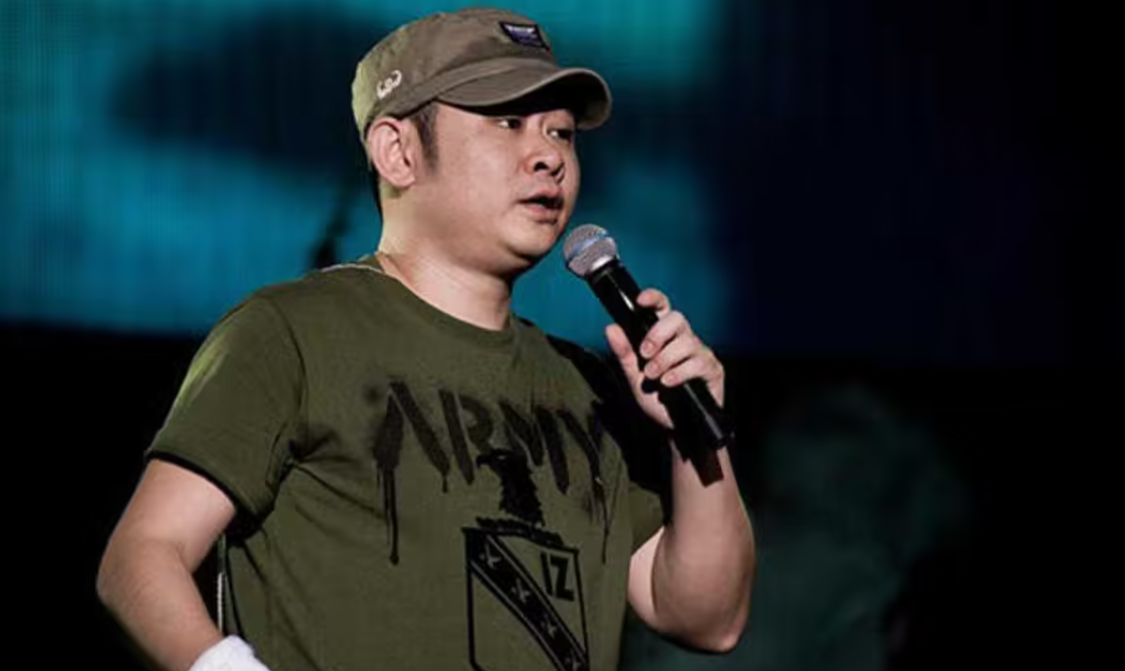 刀郎南京演唱会深情演绎《绣红旗》,致敬英雄城市,引发网友热议