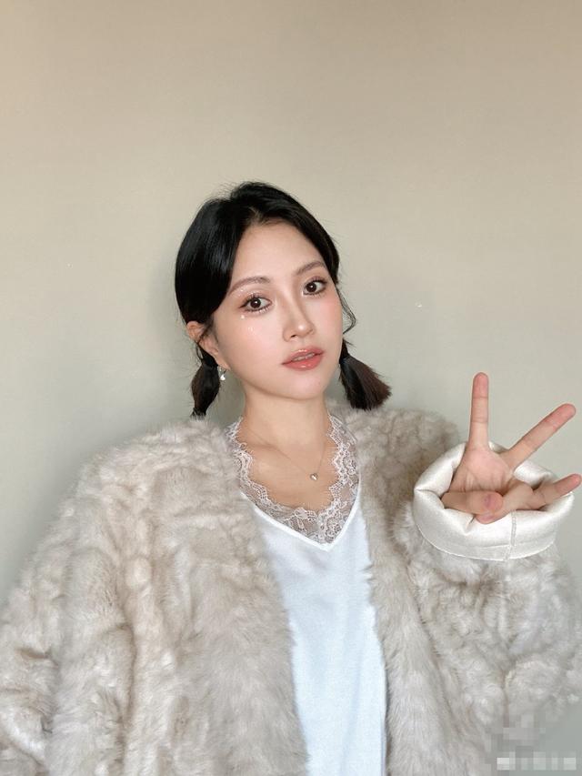 包文婧晒6个月孕肚！又大又圆本人一点没胖，颜值回春皮肤状态好