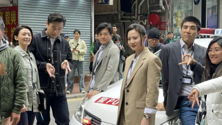 TVB花旦朱晨丽街头拍戏被捕获，幸福肥明显，秘婚传闻再起