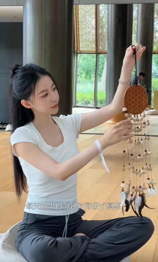 潘玮柏上海的家公开大又豪,妻子全职在家,晒日花30万的贵妇生活