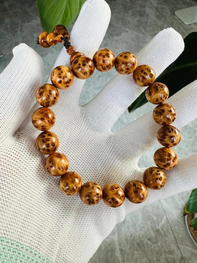 夏季,你的文玩手串还好吗?这6种文玩手串稍不注意,就毁在汗里