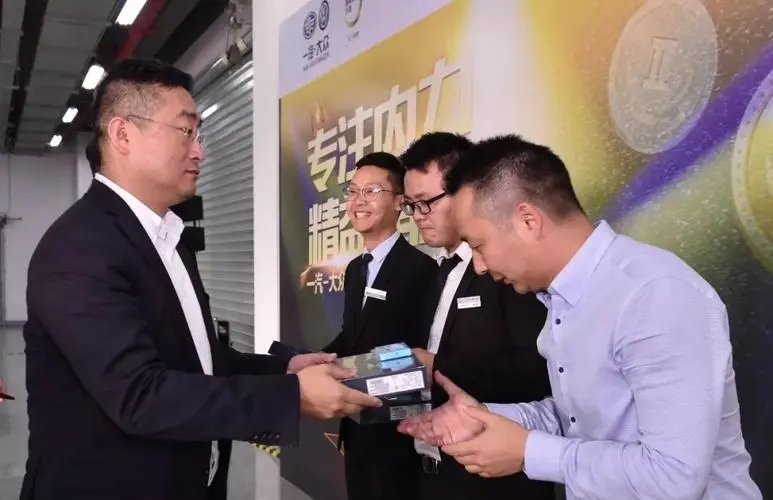 同事签订800万订单，老板奖励一份“大”红包，隔天同事直接辞职