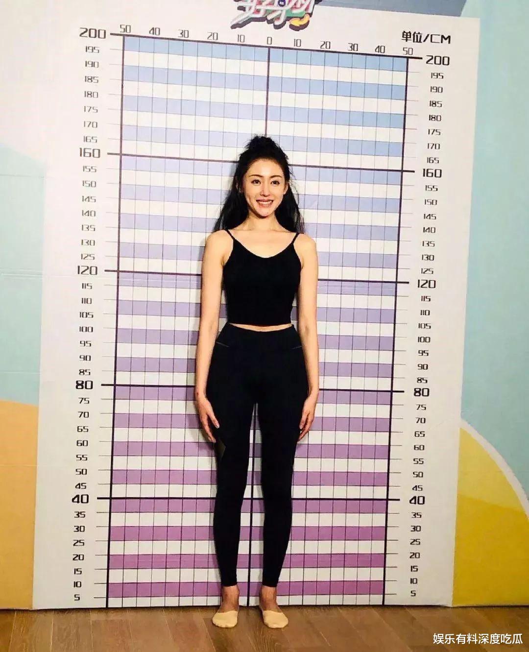 张天爱的“蚂蚁腰”才叫骨感美！一双大长腿刷新了我对性感的认知