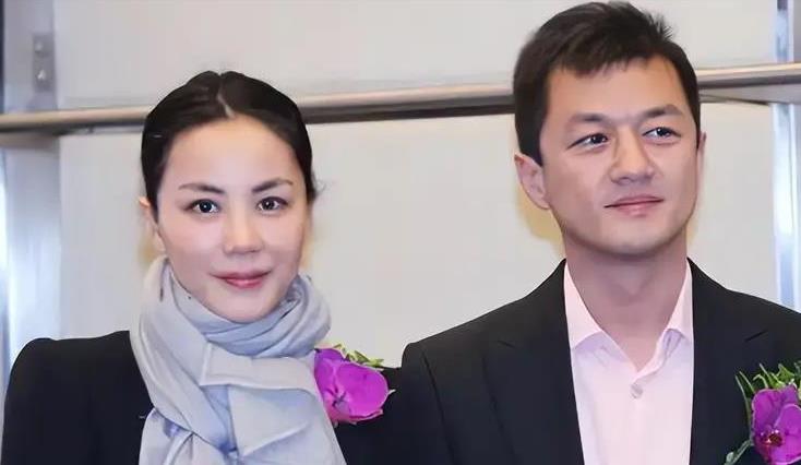 同样都是王菲的女儿，窦靖童和李嫣，她们的人生有何不同？