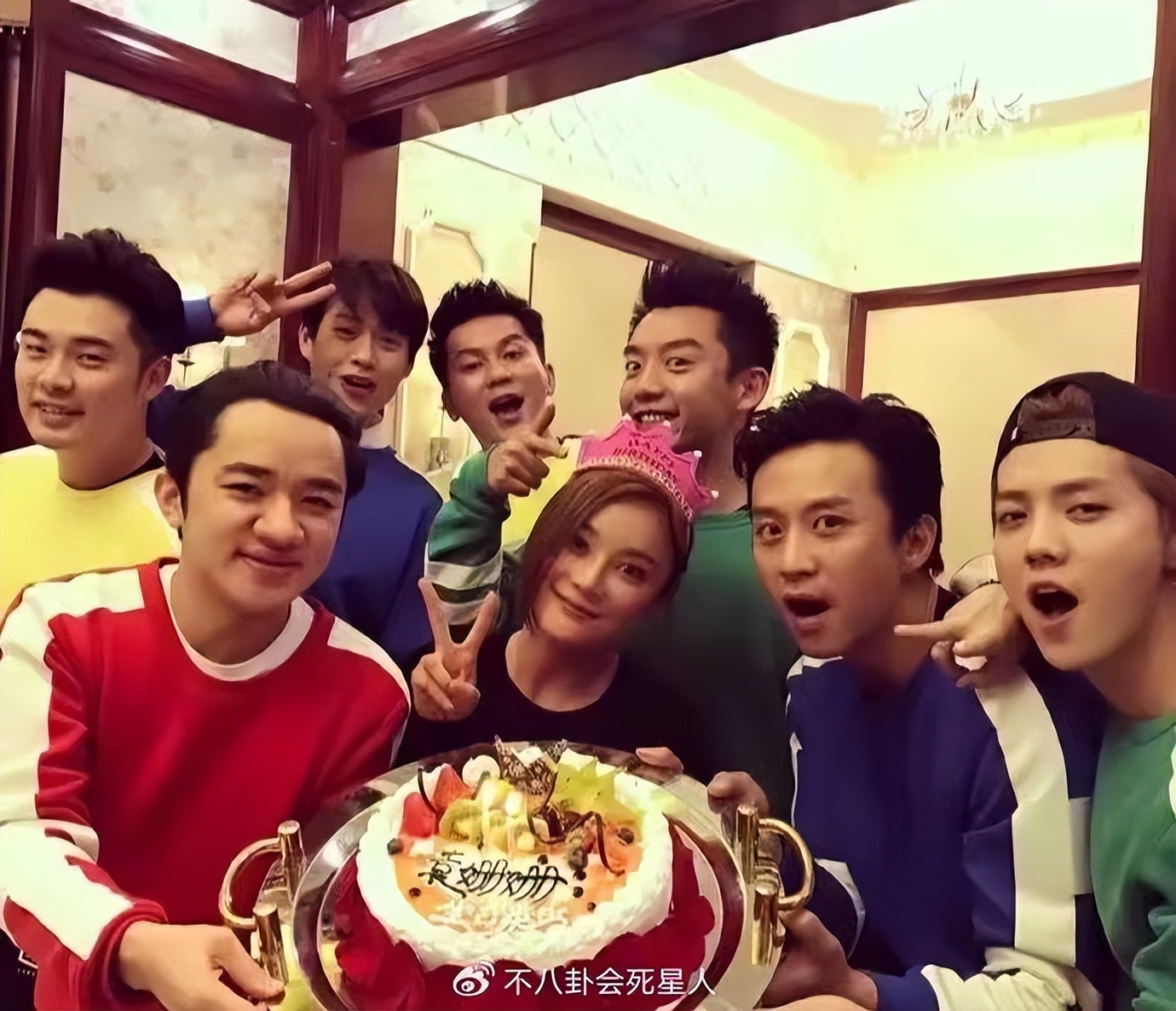 从袁姗姗的小翘鼻看残酷生态的娱乐圈:总有一个在高处