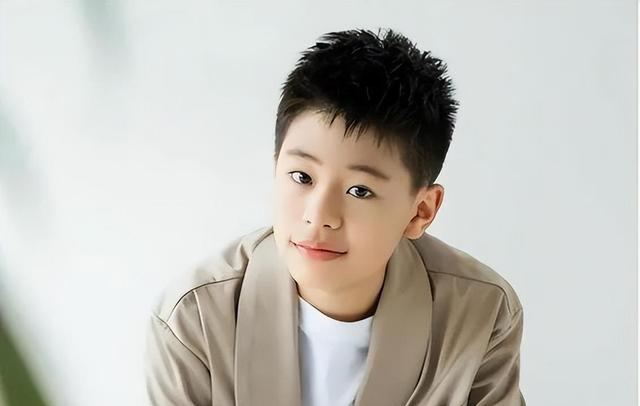 蔡国庆之子夺得世界冠军!父子同台却无人识,网友:基因实在强!