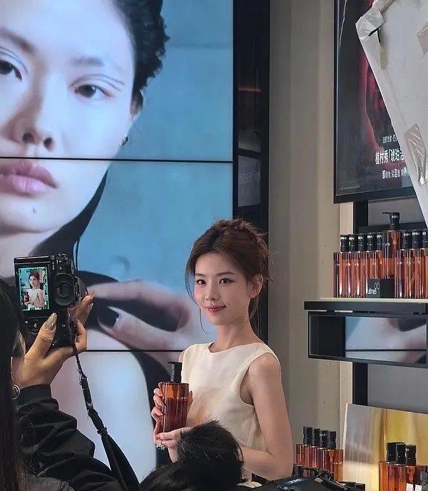 孙一宁线下生图，看起来和网络上差距大吗？算不算照骗？