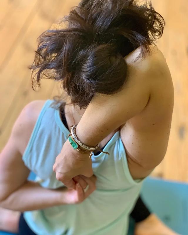 8个强健肩部的瑜伽动作,让肩膀感受从未有过的“酸爽”!