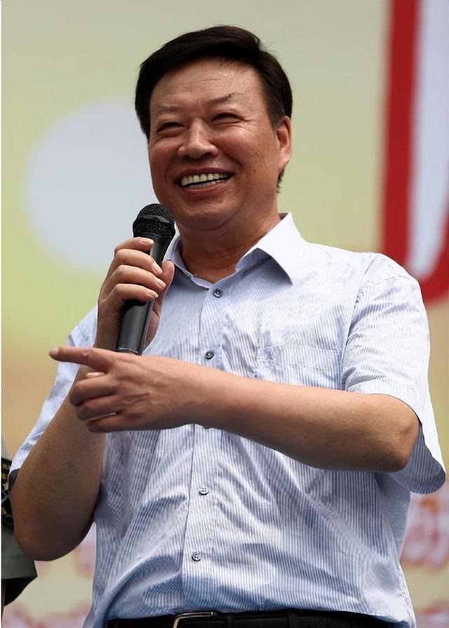 从春晚爆红到销声匿迹，靠着小品出名的魏积安，为何突然消失了？