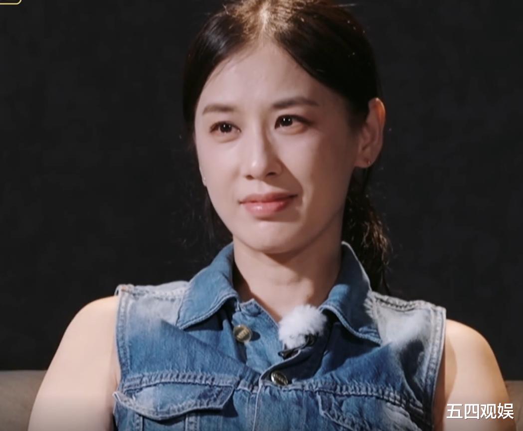 杨子有5个手机号,朋友圈大约25000人,回复顺序都排在黄圣依前面