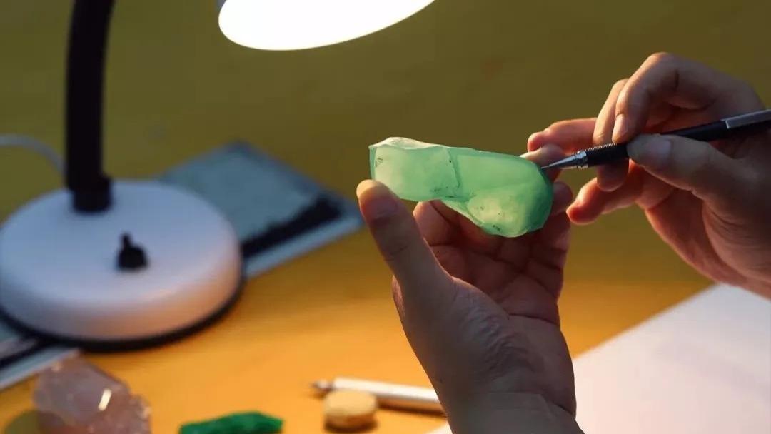 翡翠玉雕工艺之翡翠改工