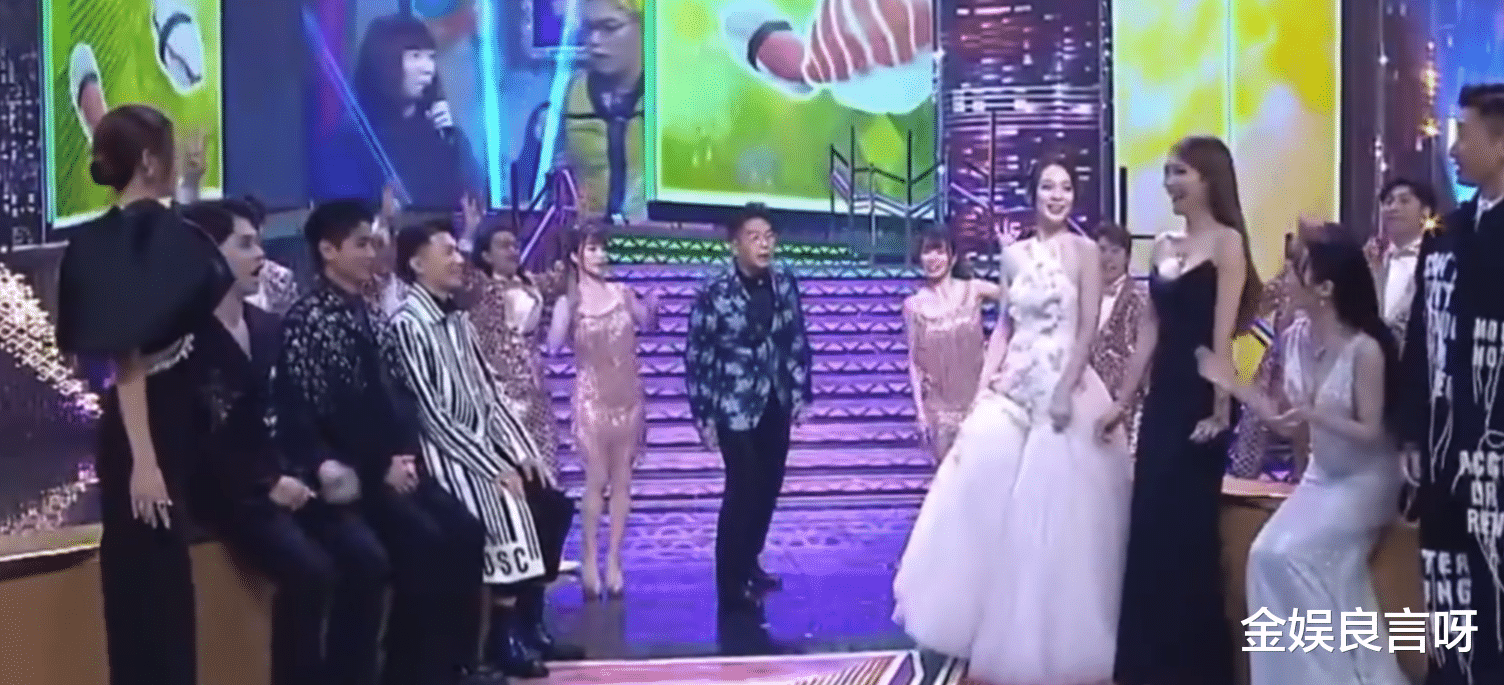 香港这夜，汪明荃小腹赘肉突出，高海宁绿裙抢眼，曾志伟咋肿了？