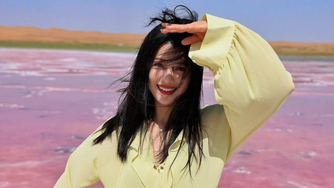 高圆圆乌兰之旅再次登榜！眼神一如既往的温柔坚韧