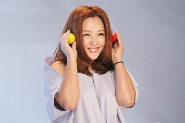 过气女明星窘况：街边卖唱，卑微求工作！都是自己作的！